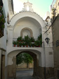 Puerta de la villa